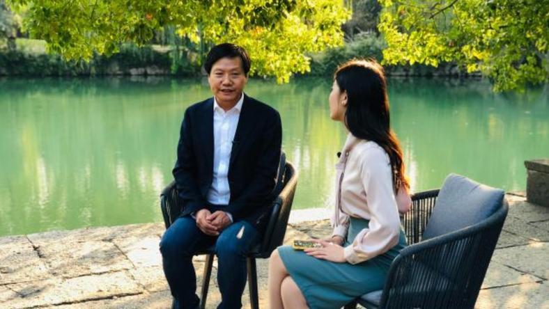 雷军在乌镇好像个推销员啊